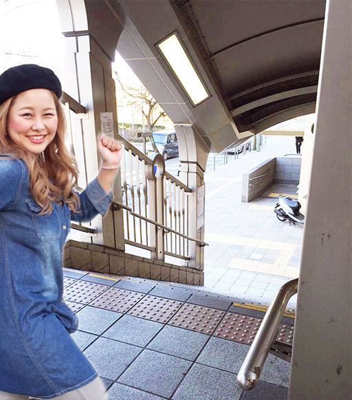 階段を降りたらもう到着!!